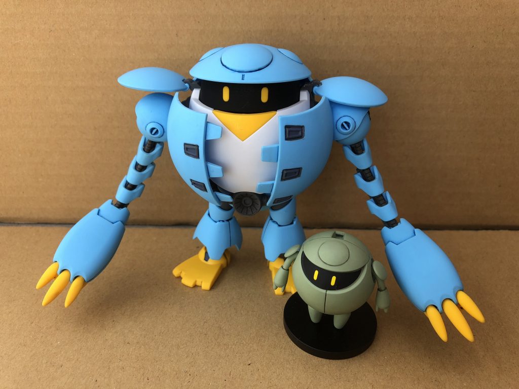 ちょい上から。チビの目のシールが若干片側に寄ってしまっています。