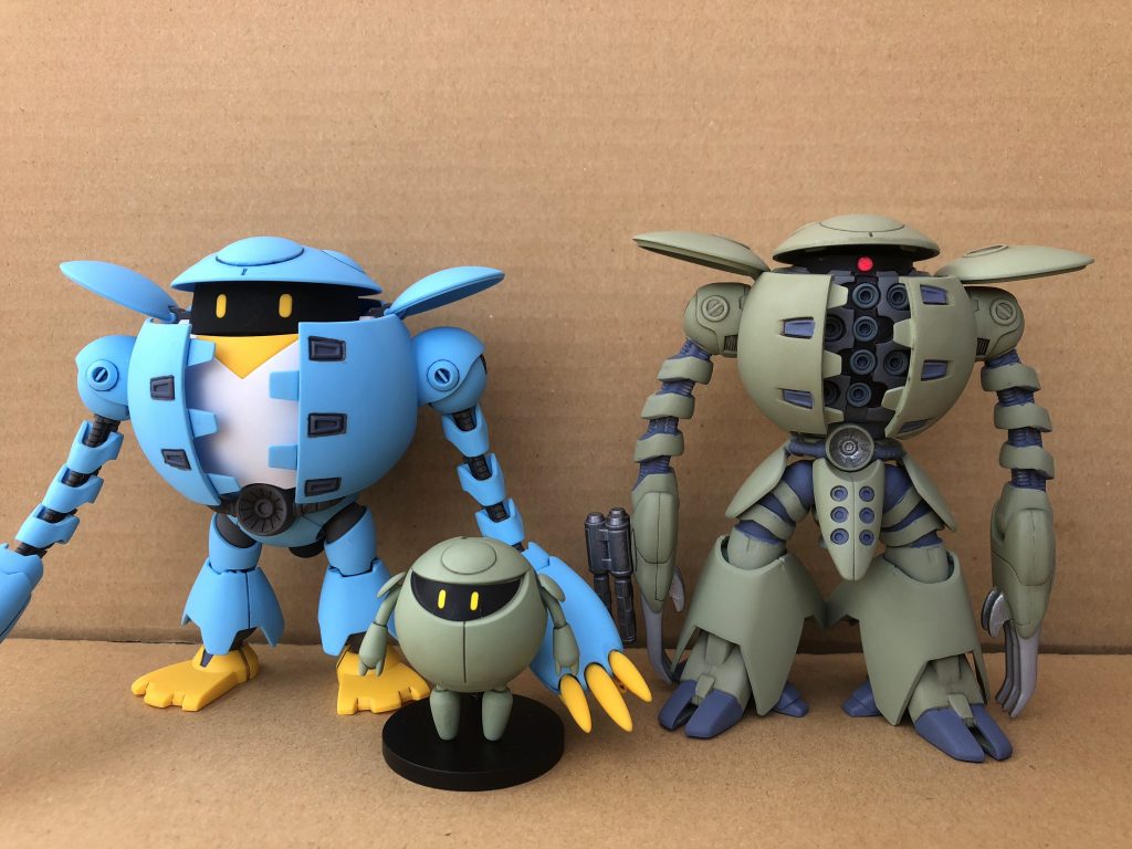 比較画像をこちらにも。何か家族写真っぽい(笑)。
ZZ版カプールを発売するとなると、モモカプルの上半身にモビルカプルの下半身をサイズアップしたものがつくので、結構なボリュームになりそうです。