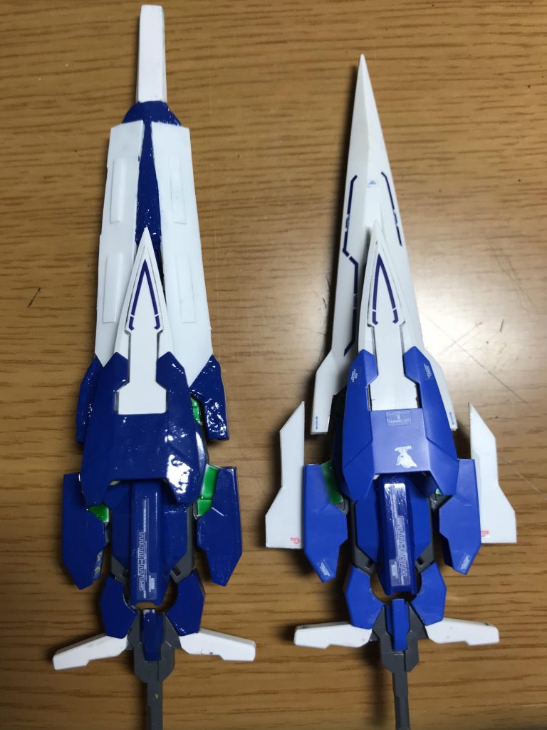 人生初の筆塗で何もわからなかったので、左のバスターソードはムラが酷い…