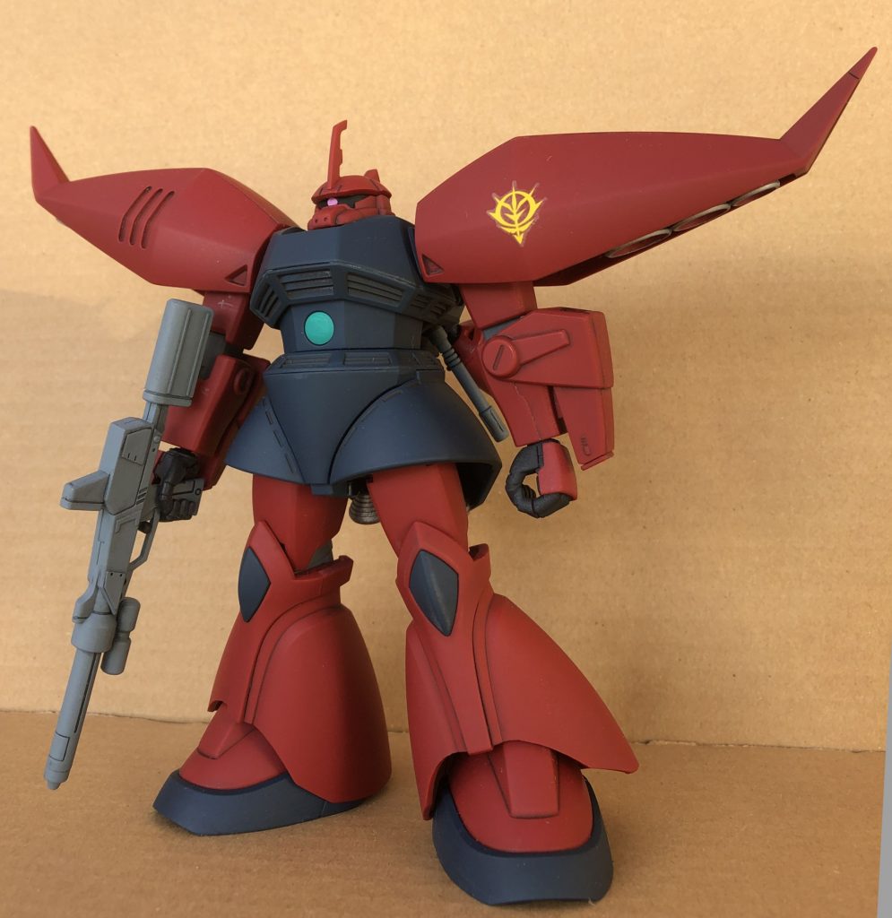 手首はゲルググと同じパーツなんですが、旧キットのイメージではUC87～88年の武器等の規格に合わせて変更している印象がありますので、角指とかに変更したいところです。