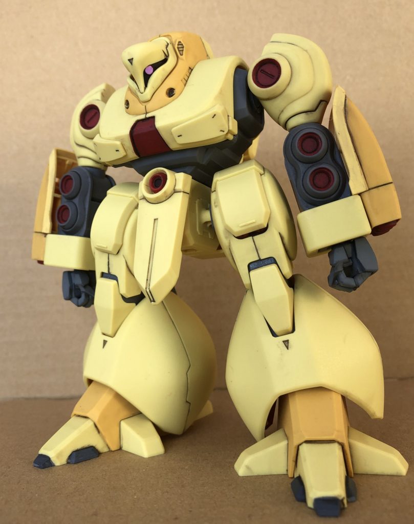 ブースターを外した状態。元キットは前腕部に袖付きの意匠がモールドされていますので、このキットは上からカバーをはめることでノーマル版を再現しています。