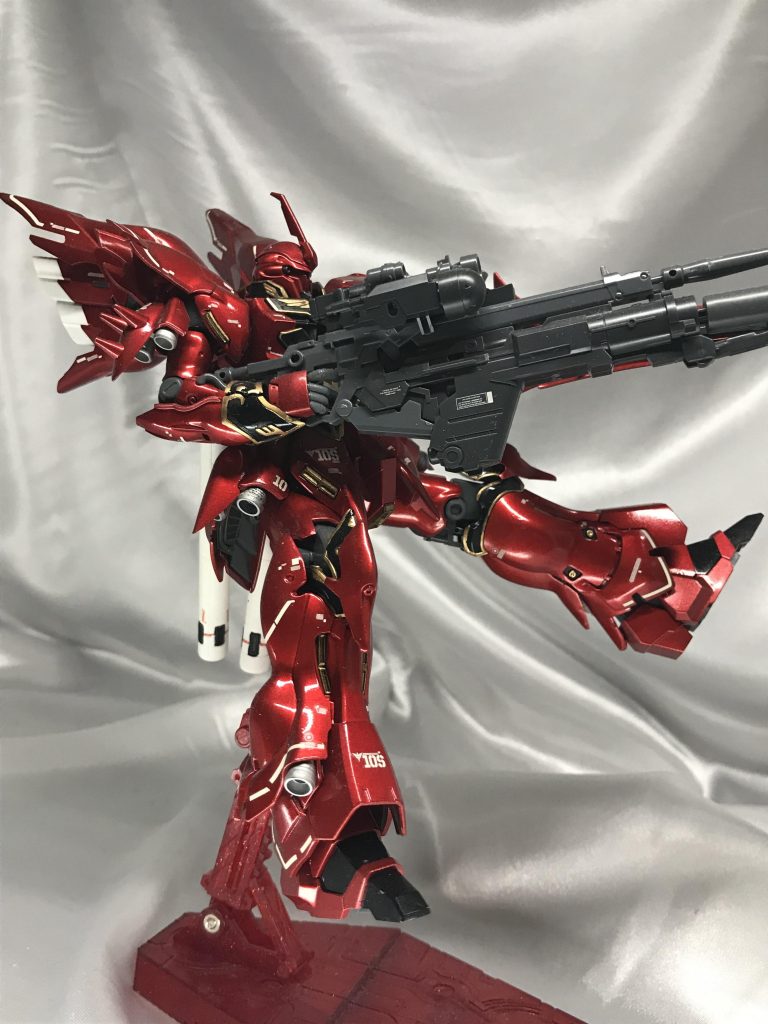 下地に黒サフ、シルバーリーフ、メタリックレッド、クリアレッドの四層です。
銀の上にクリアレッドもいいんですが、ちょっとメタリックレッドを間に入れると輝きが増すよう感じます。