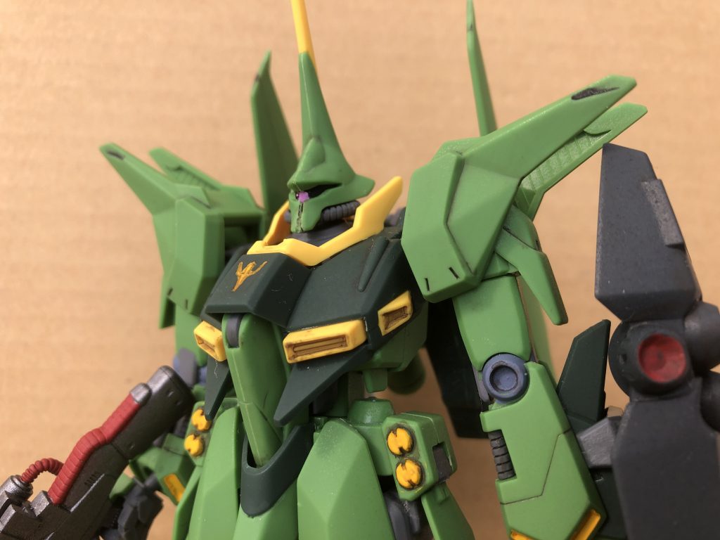 モノアイは例によって2mmプラ棒ですが、もうちょっと削った方が良かったかもしれません。