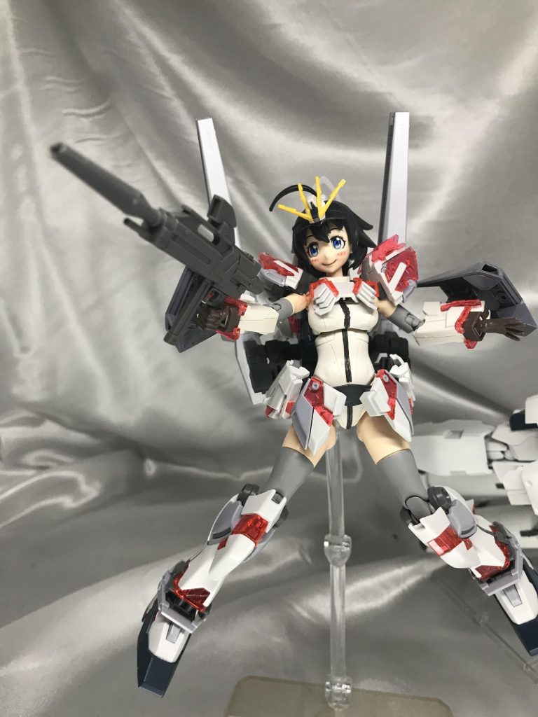 武器はC装備を差別したくて帰るかギリギリまで迷いましたが、ライフルは共通にしました。
C装備の盾は背中に。
こうして組んでみるとナラティブの配色って本当にかっこいいと思いました。
UCと違ってグレーが多いので好きです。