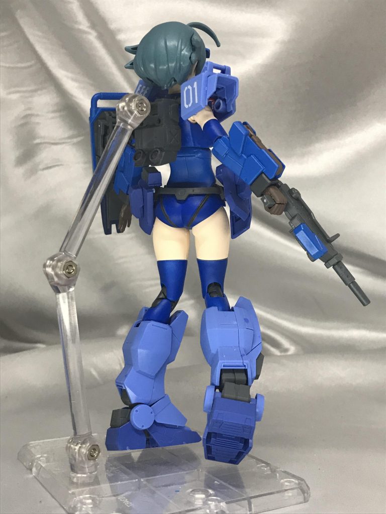 魅力的なお尻。
バックパックはナミさんのものを色変え、すこしジャンクを貼りました。
肩アーマーの奥はもう少しいじってもよかったかも?