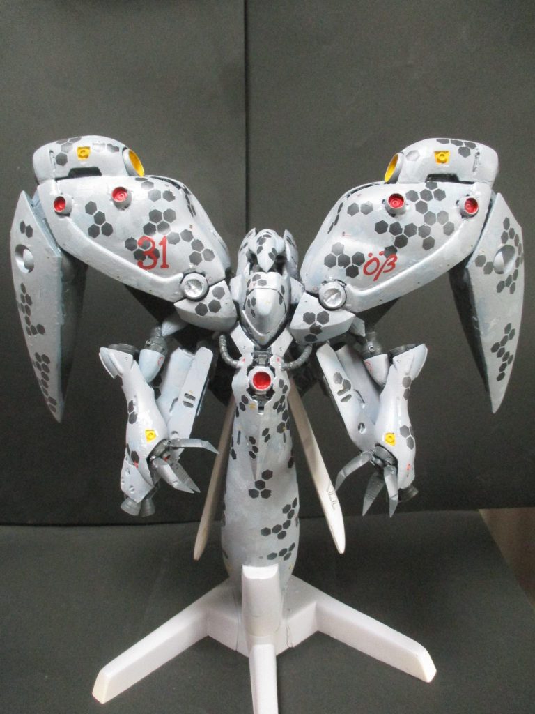 台座を含めて、全高約39㎝、全幅約33㎝ほど。