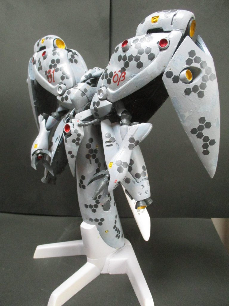 塗装はグレー４色によるスプリンター迷彩＋へクス迷彩。