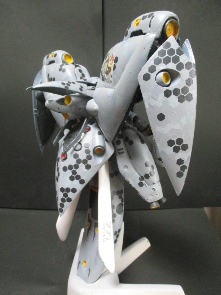 塗装はすべて筆塗りです。サフレスで塗りましたが、失敗をリカバーできたので、結果的にはＯＫ。