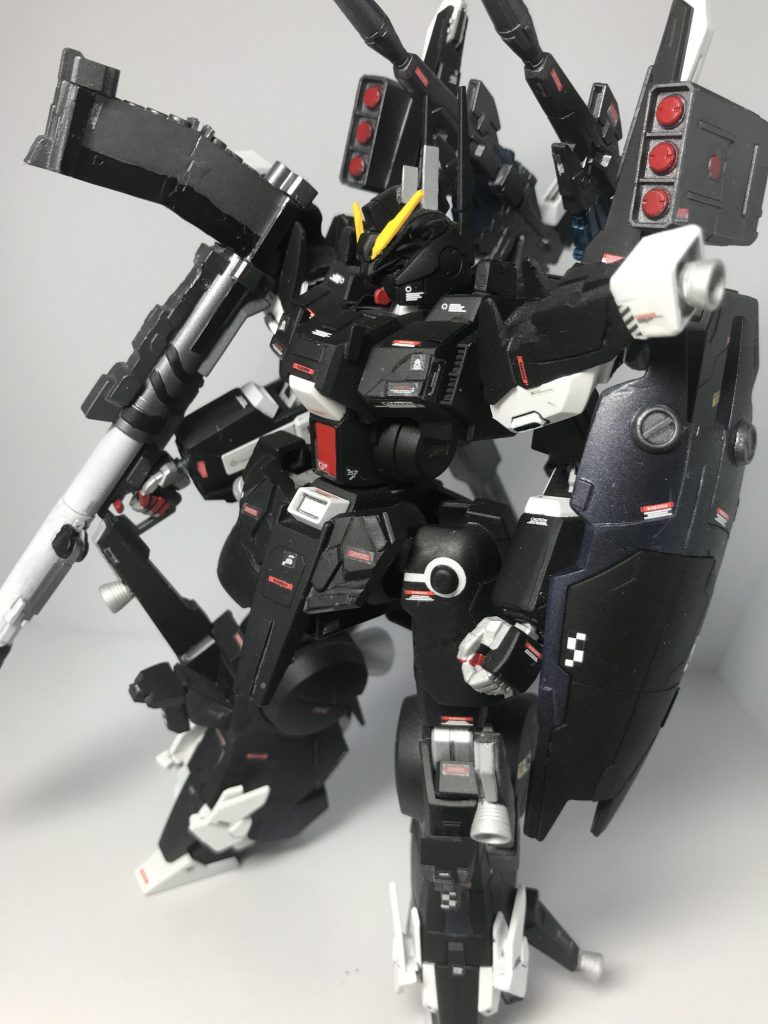 ハイパーバズーカ…RX-0と同型のバズーカ。弾数が倍に増えている。