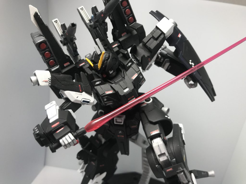 ビームサーベル…シルヴァバレトの物よりも出力の向上に成功。なぜかビームの色が変化した。