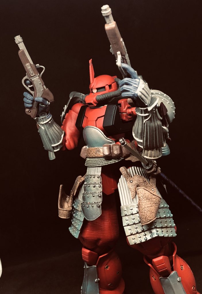 短筒型魔導砲・飛燕カナドの技師(マキナ)によって作られたピストル型の魔導砲。フリントロックのような形状をしているが、銃床内にマガジンがあり5発装填する事ができる。機兵の装甲は貫通できないが、シデンはこの二丁拳銃を操って関節抜きを行う為、機兵戦においても脅威となりえる。