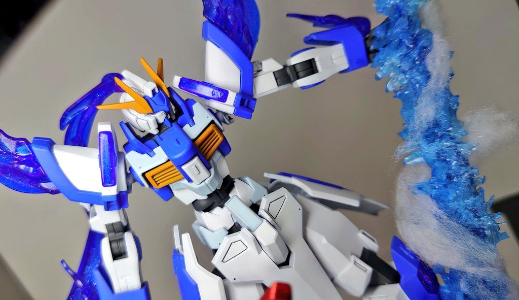 ディナイアルは氷をイメージして清潔感ある塗装にしました