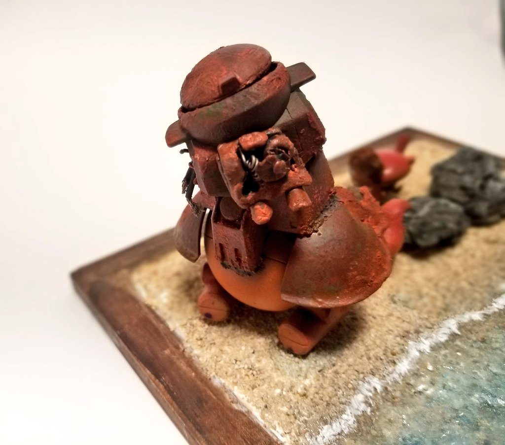 グリモア部分の後ろから。
バックパックは本来のものからジャンクパーツと糸はんだで繋ぎ合わせて内部まで作りました。