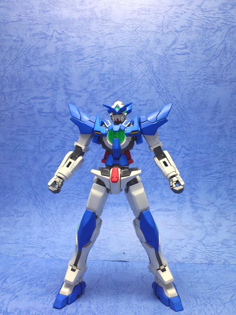 今回、股関節を３～４ミリ下げＭＧのスタイルを意識しました。改修はこれだけです。
ＨＧのままでも十分カッコいいのですが、ＭＧのアメイジングエクシアを見て作りたくなったのでやらずにはいられませんでした。