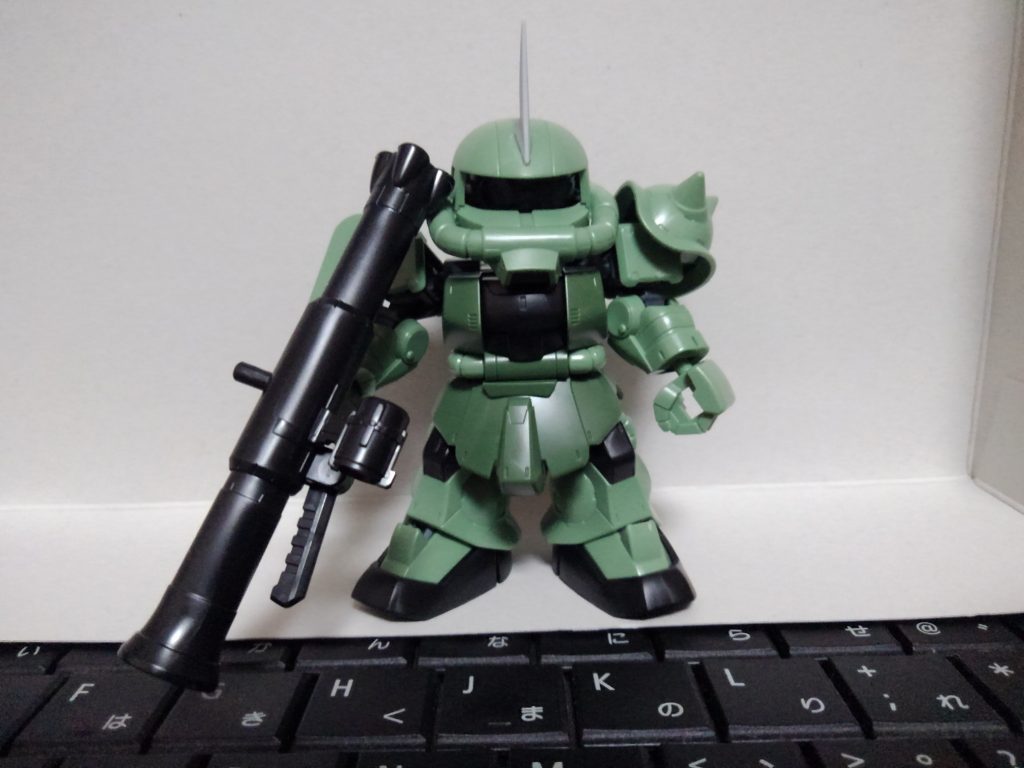 キット自体は素組みで、頭にビルダーズパーツのアンテナをポン付けしました。