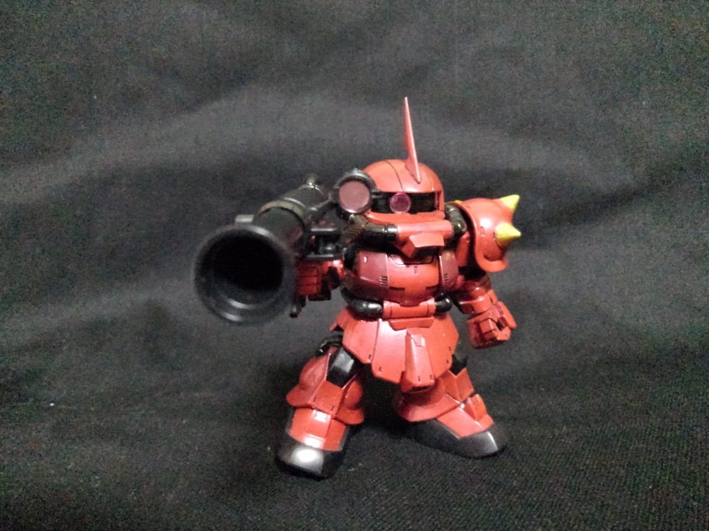 ジョニー・ライデン機といえば、バズーカなイメージがあるため、ザクバズーカを持たせています。
武器に関しては、素組みです。