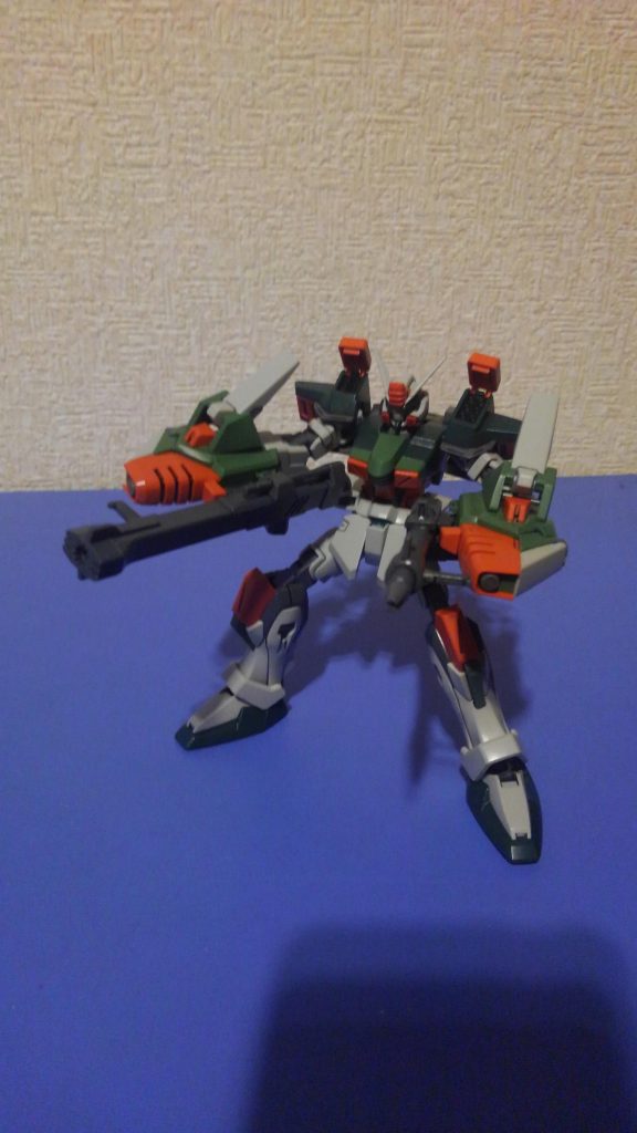 試し撮り分にあった別角度。腰の小改造のおかげで腰だめのポーズに幅が出ました。あまり本体は様変わりしませんでしたがシンプルにまとまったと思います。極力2体のパーツだけで、どうやってグローブだかナックルだかを製作できるかが難題でした。ひとまずといった出来ですがぽくはなりました。グランドスラムは？ですって？なんですか、それは。満塁ホームランの事ですか？( ￣▽￣)以上です。ご覧頂きありがとうございました。