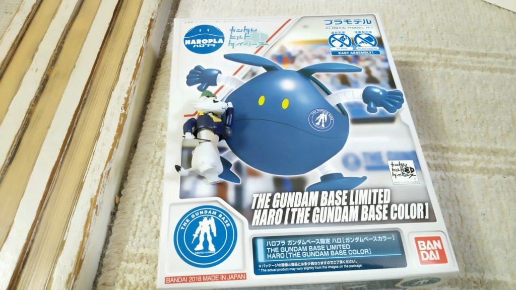 第一話先行上映会についてはこちら。今回は「GBNLives」を書きたかっただけの完全なお遊びです。「ビルドダイバーズRe:RISE」1話放送まであと1週間(10/10~)。「素敵なお土産」、ハロプラ・ハロをちょっと塗装です。お土産として頂いたハロはガンダムベースカラー。これが参加した400~500名ほどに配られることになりました。せっかくマスコンあるし・・・と言うことと(本命は「2000円企画」と平行して進めています)、ガンダムベースカラーだしフル塗装すると普通のハロになっちゃうし・・・と言うことで、こちらの成形色を一部残しながら、「Re:RISE」の主役・ヒロトっぽく塗っていきます。