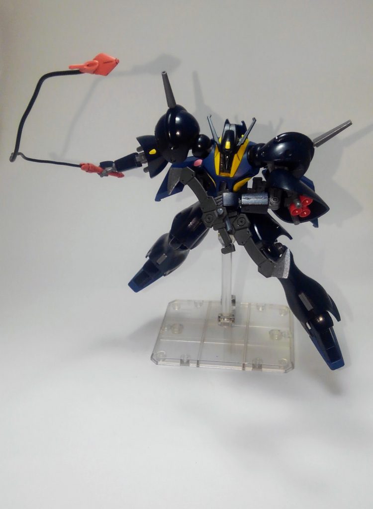 ナイフは既存の穴に切り出したランナーをジョイントパーツとして連結できます。スサノオの剣のイメージですね。また、リクエストより海ヘビも装備。近隣の模型屋さんで武器のみの販売をしており、たまたま見つけて即購入！どうやって手に入れようか迷っていたところの棚ぼたでした。多分ユニコーンマラサイに付いていたものだと思われます。