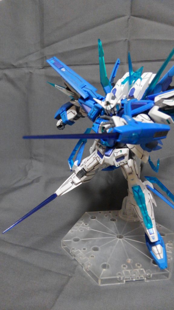 最後まで御覧頂きありがとうございます♪

元々AGEシリーズのガンプラは作りやすく素組でもカッコ良く、可動域も素晴らしいのですが、自分だけのオリジナルガンプラは完成すると嬉しいですね。
別のAGE系の機体も作りたくなります♪