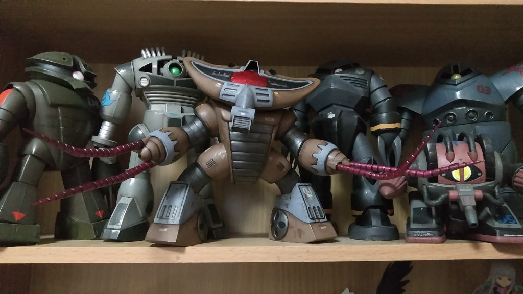 実はこのアッグガイで、旧キット1/100のジオン水泳部＆没メカ軍団はコンプリート！
返す返すもゾックとジュアッグが1/100で出てないのが惜しいなあ……