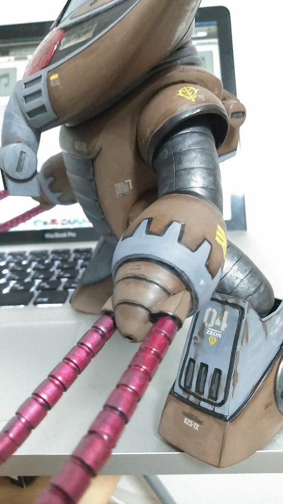 今回はあまりミリタリーっぽくならないように、ラインを太くくっきり描いて、アニメっぽさというか…キャラクターっぽさが出るように意識して塗りました。