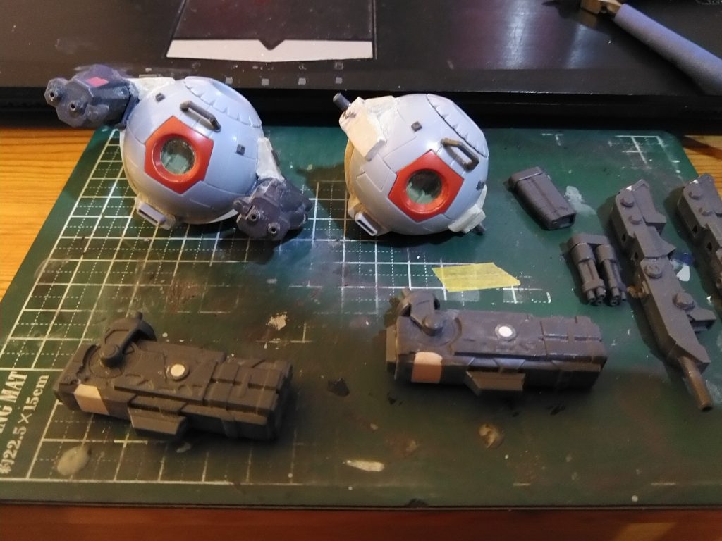 各銃の基部はパテで作りました