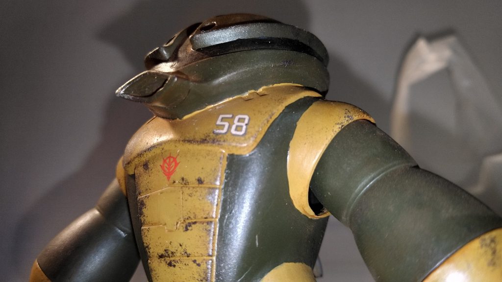 焼鉄色でスポンジチッピング、シルバーでドライブラシをしました。何だか古びたブリキのおもちゃのようにも見えます。