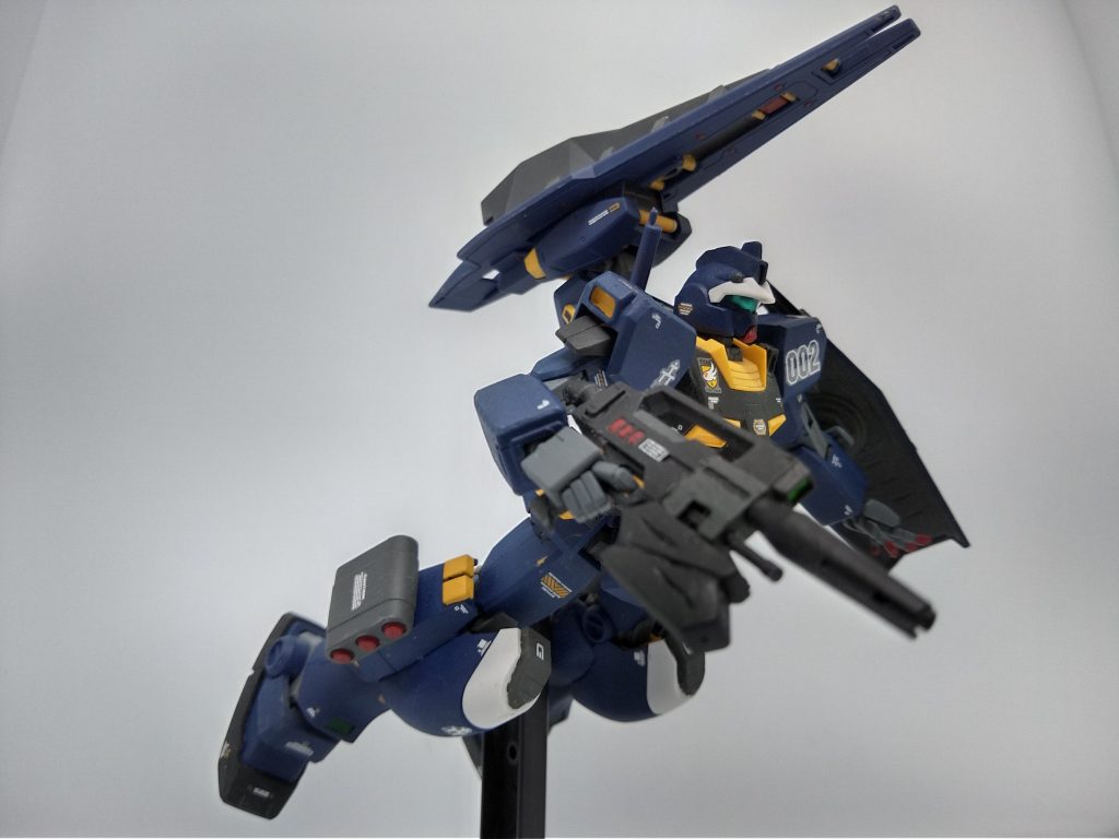 巡航ポーズ。各ミサイルポッドも装備しようとしたのですが、装備するとますますジムⅢっぽくなるのでやめました。代わりに脚部にミサイルポッドを装備しました。