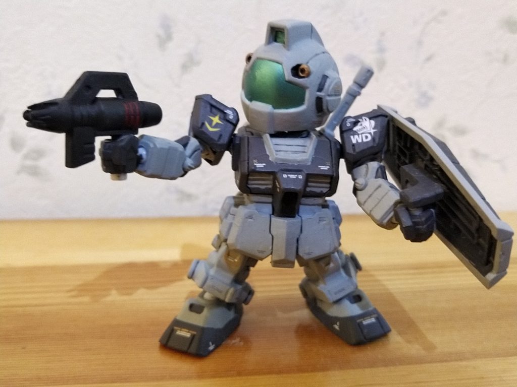 オリジナルのスプレーガンと連邦シールドも用意しました。