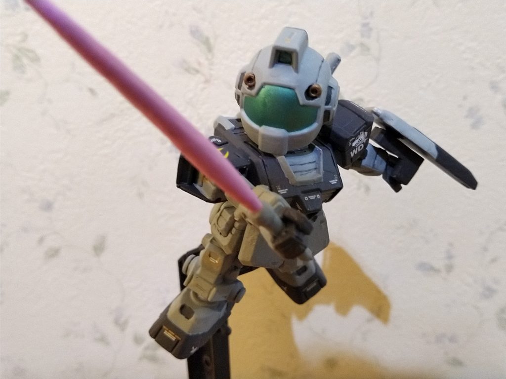 サーベルがあるだけでもポージングに幅が増えます。なぜキットに付けなかったのだろう