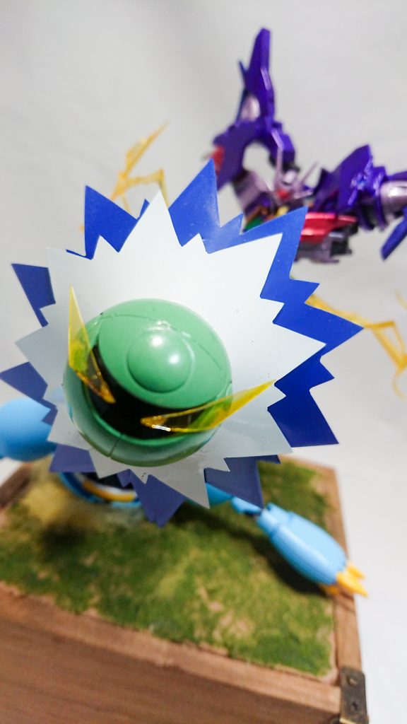 プチカプルのアップ
頭の穴はパテで埋め、腕の穴は肩だけ切り離して完全なボールにしました