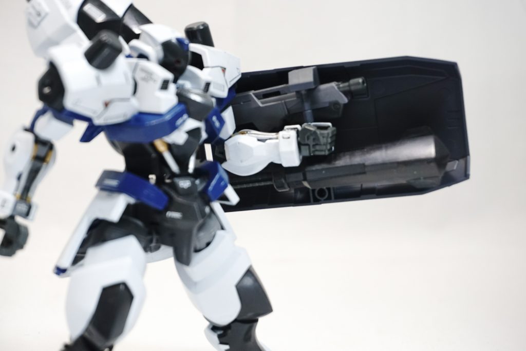 メイス&ライフル
シールド裏にマウント化