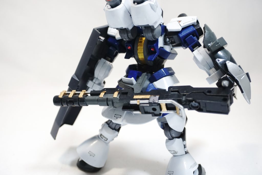 バズーカは腰にマウント
マウントラックはジャンクパーツとプラ板で加工