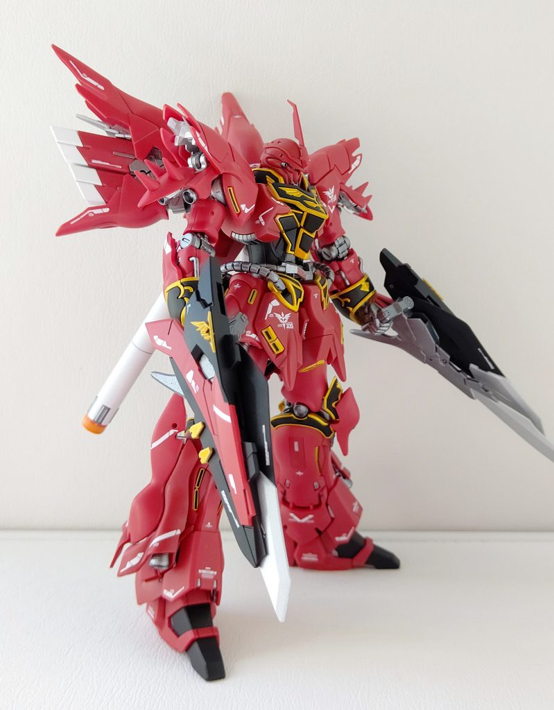 ■ハルプムントフォーム
剣と盾をそれぞれ分離合体させ双剣とした形態！「半月の剣」だそうですがライフルにも見える形態ですね！