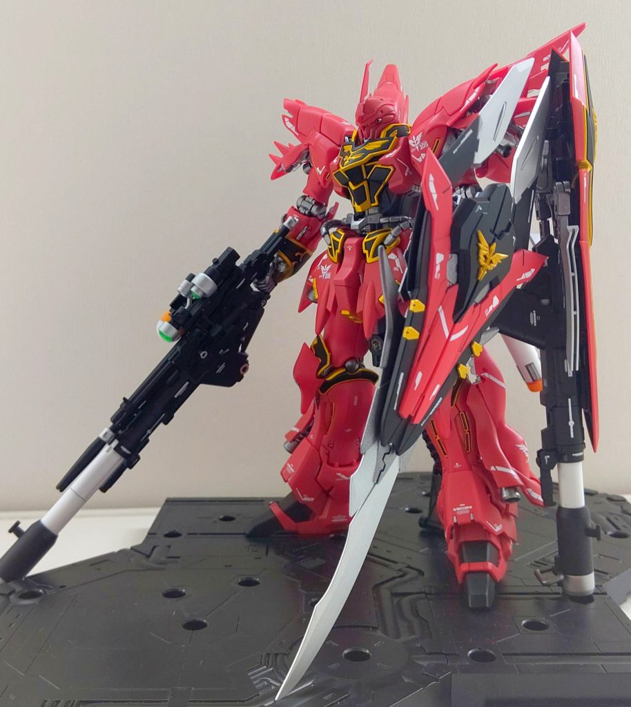 RGシナンジュと拡張キット、そしてヴァイスシナンジュのシールドを改造したものを装備しています！

関節も固めに仕上げたので保持力も十分でした。