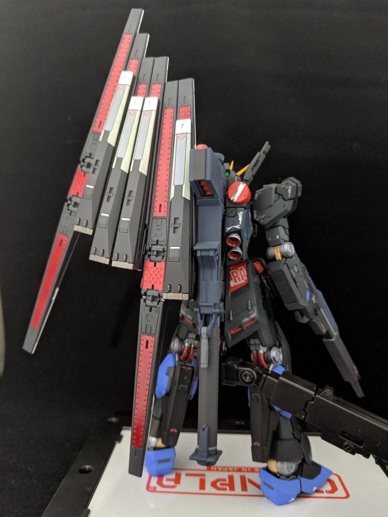 バックショット
フィンファンネルの塗分けはちょっと頑張った。