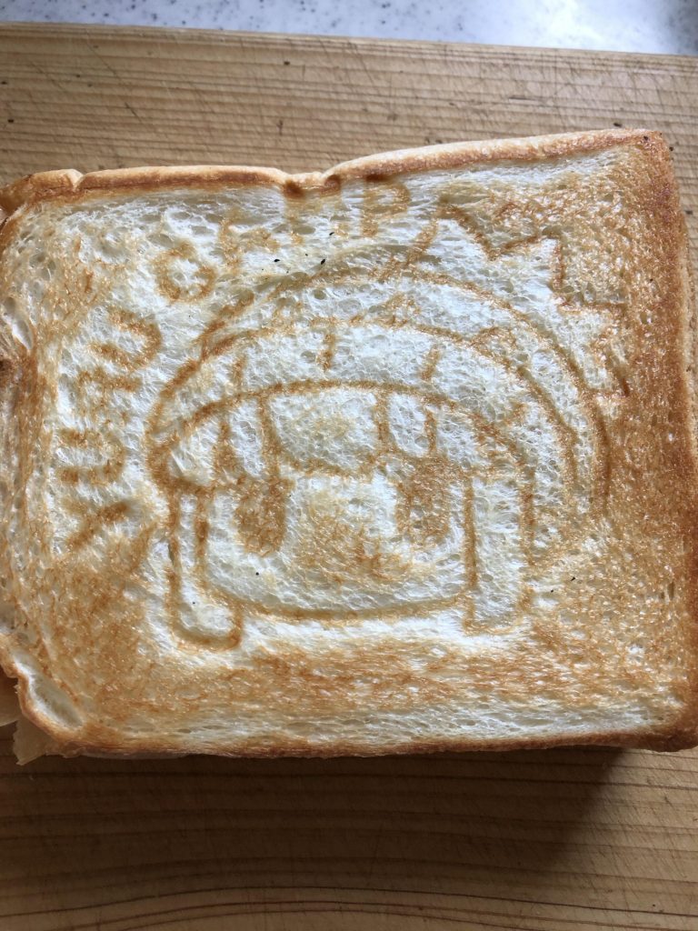 組み上がってからホットサンドメーカでツナサンド作りました　うまい！