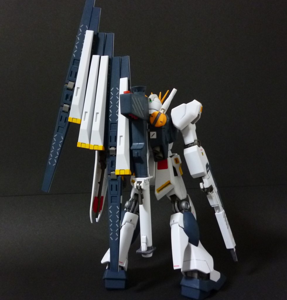 黒一色だったファンネルの溝に色を入れたら、だいぶ良くなりました。