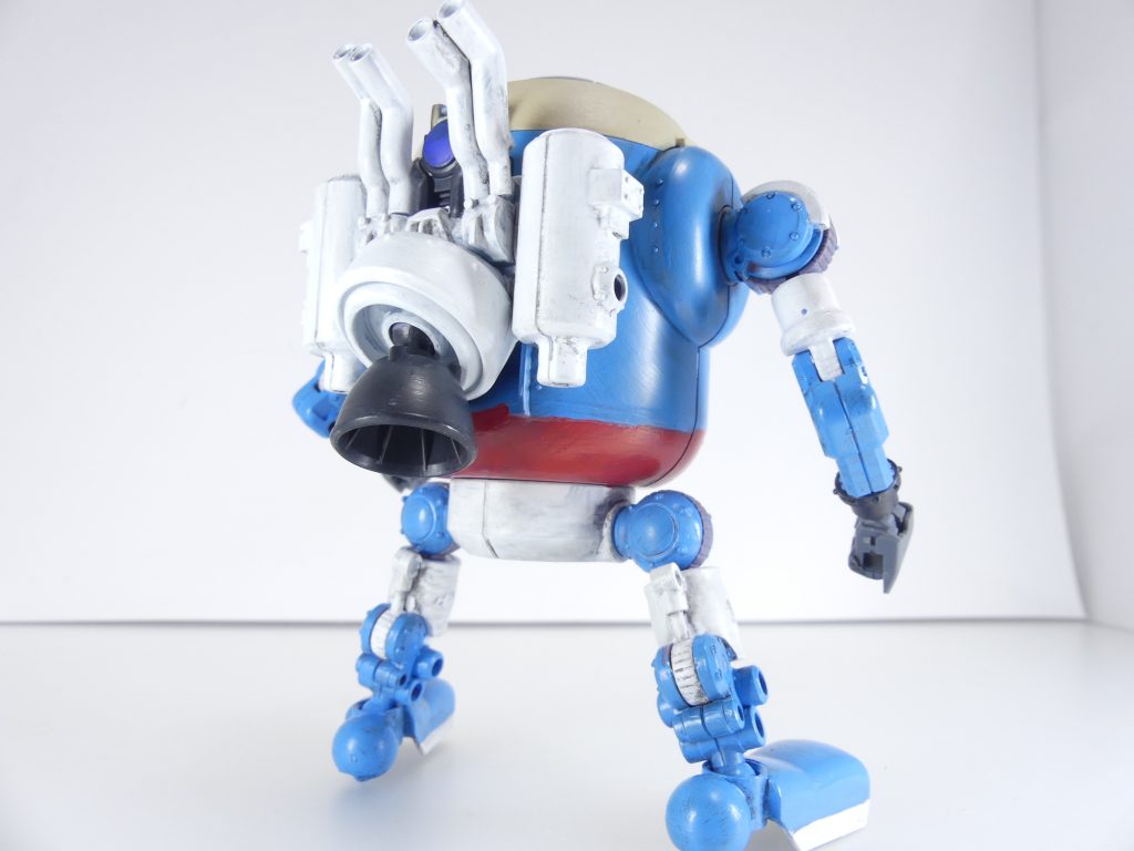 後ろから。手はビルドナックルズ。ハロ固定部はヒロトポンチョの延長っぽく。