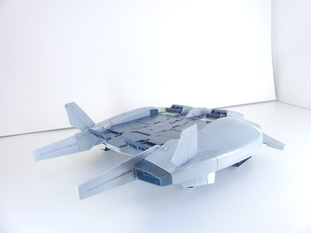 後ろから。写真ではランディングギアを展開しています。差し替えパーツは簡単に外せます。