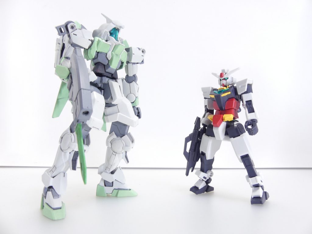 コアガンダム:ヒロトの操るガンプラ。小型、低出力ながら、その機動性と「プラネッツシステム」で多くのミッションをこなしてきたヒロトの相棒。ここからは超簡単にアースリィガンダムです。シールは目だけ貼った素組み。KPSを多用した小型ボディ。腰関節や腹など昨今の一般的なガンプラに比べ可動箇所は譲りますが、可動域はほぼ変わりなし。