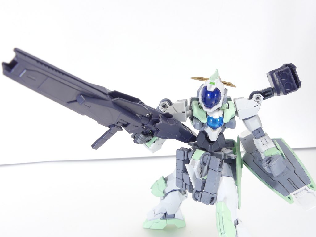 ビッグビームバズーカ：コアスプレーガンを素体とした巨大携行火器。ヴィートルーガンダム時は額のセンサーとの連動により優れた命中率と破壊力精度を誇る。コアガンダム付属のコアスプレーガンを前後で挟み込みます。フォアグリップは可動。