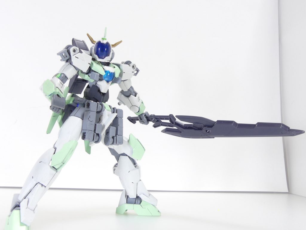 ハードヒートレヴソード:ヒートレヴソードと斧の合体剣。マーズフォーガンダム通常形態では本形態のまま懸架される。なお、3話ミニコーナー「リライズニュース」ではこちらが「スラッシュブレイド」と紹介されている。どちらを信じるかはあなた次第。「Re:RISE」3話ラスト、相手を爆発させずに両断したあれです。むしろ「ソードが剣と斧に分離」と考えた方が良いのかな。