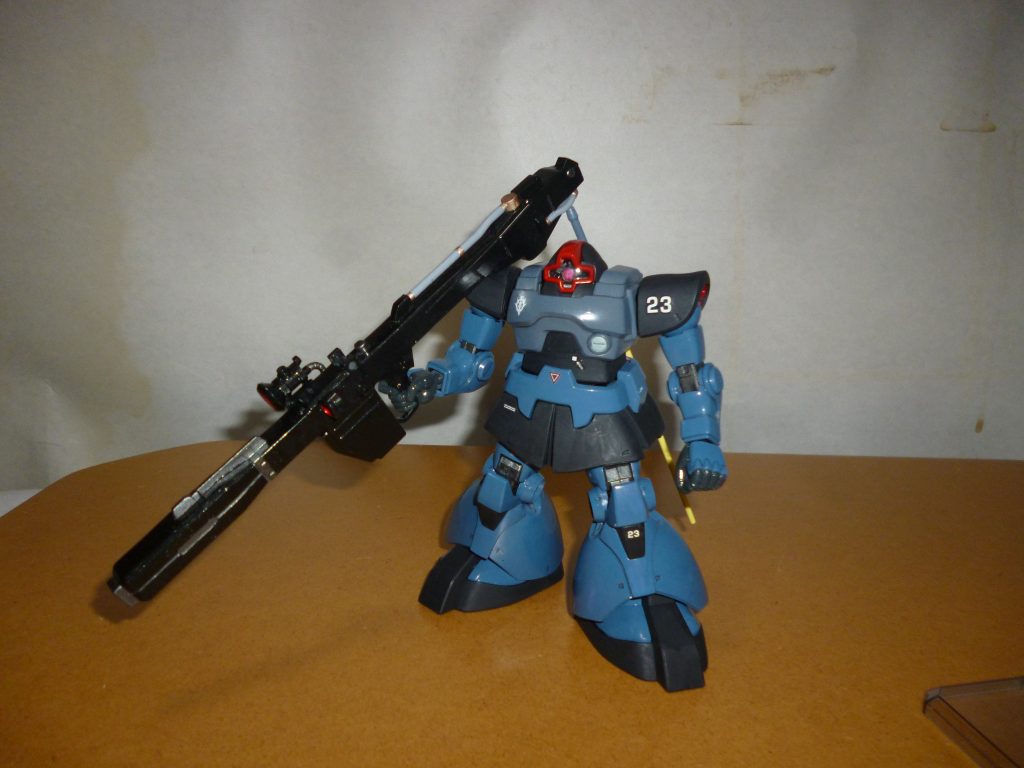 最後までご覧いただき、ありがとうございました。本作のビームバズーカの塗り分けをはじめ、実はここのサイトで拝見させていただいている方々の作品をヒントにしながらガンプラを作ることは結構あるのです。そういう意味でも、ここのサイト、そして自分と同じように作品を投稿している多くのモデラーの方々には、いつも本当にお世話になっていると思っています。最後になりますが、本作品をご覧になっての感想などいただけますと幸いです。