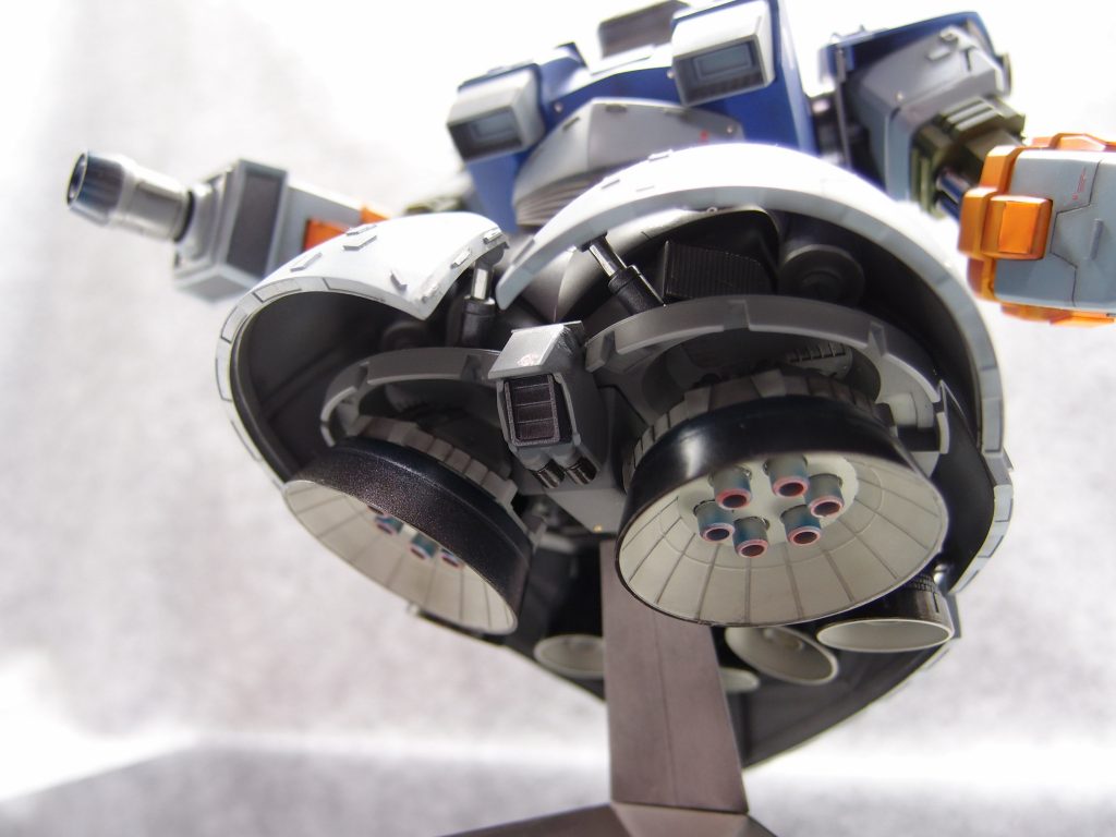 スカートの分割は思い切ってやりました。
きっとこういう風に動くはず、という表現をしています。