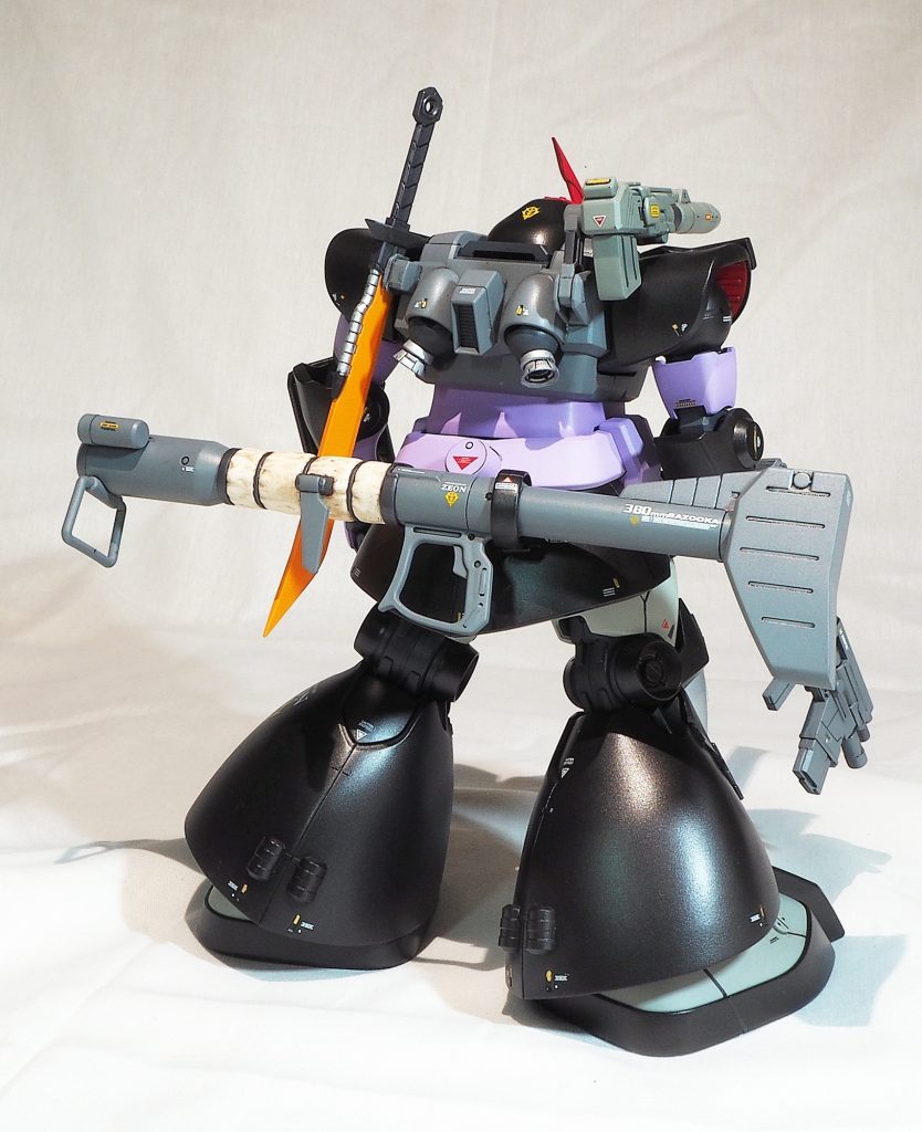 ガイア機バック。
ヒートサーベルとバズーカをマウント。