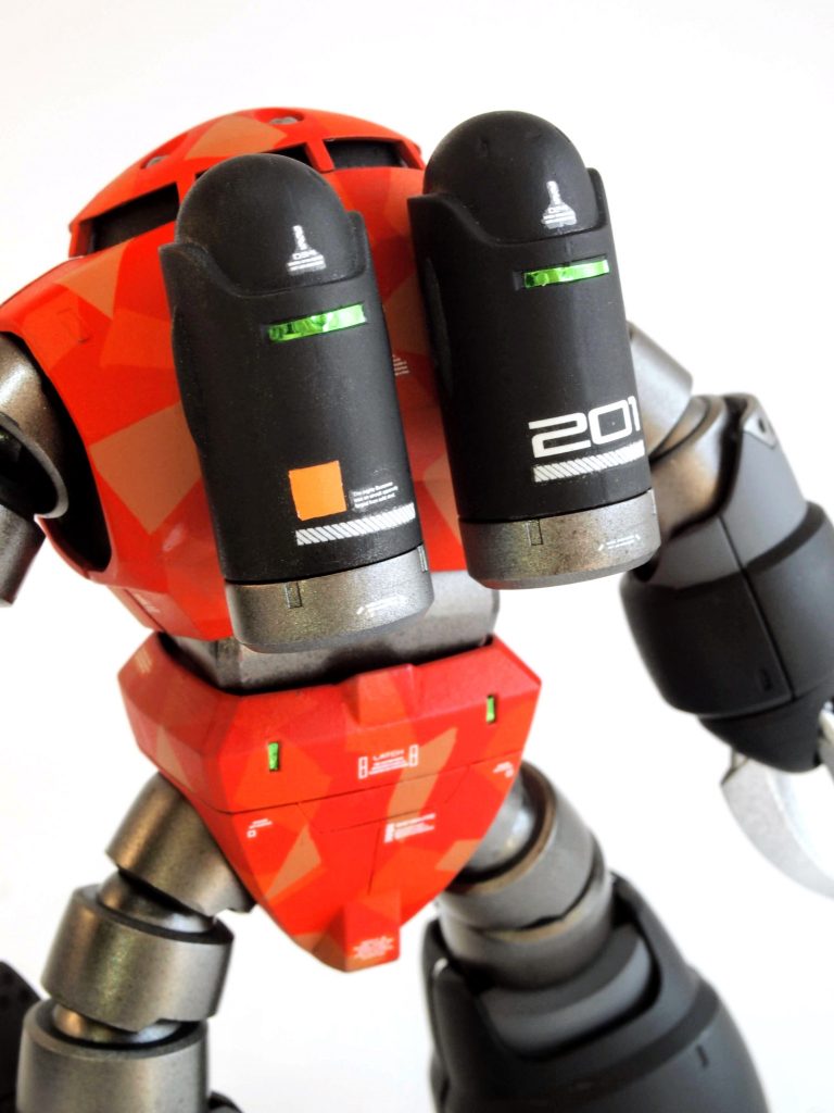 手を抜きがちな背面も今回はがんばりました。ポイントにメタルテープでメリハリを。アップにするときついなあ…