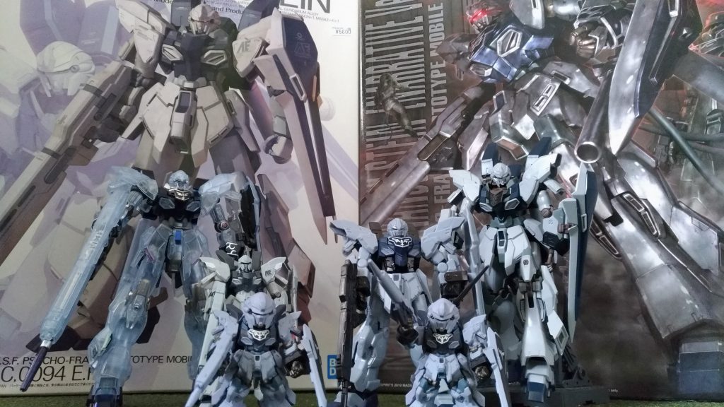 塗装待ちの素組スタインとデカ物スタイン２体が完成してませんが、とりあえず記念の家族写真を撮っておきます。