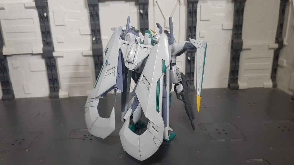 リアビュー。
かなり荒が目立ってしまったマガノイクタチストライカー。
ちなみにちゃんとセイバー側も他のストライカーパックが付けれますし、マガノイクタチストライカーも別の機体に接続できます。